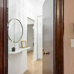 Апартаменты White Flat Ground Floor