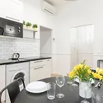 Апартаменты White Flat Ground Floor