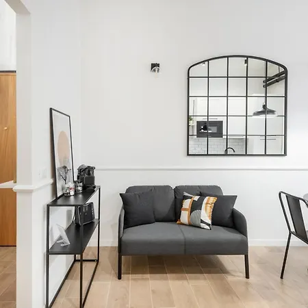Апартаменты White Flat Ground Floor