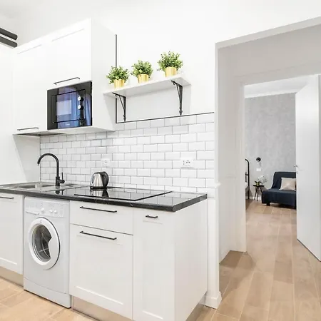 Апартаменты White Flat Ground Floor
