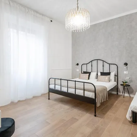 White Flat Ground Floor Апартаменты