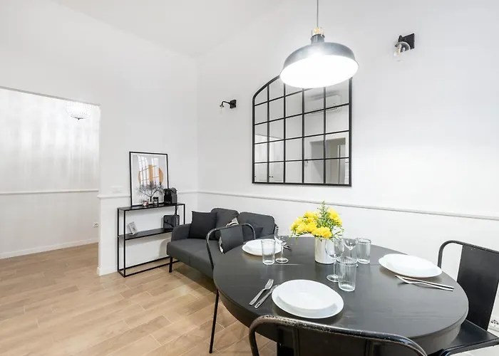 White Flat Ground Floor Roma