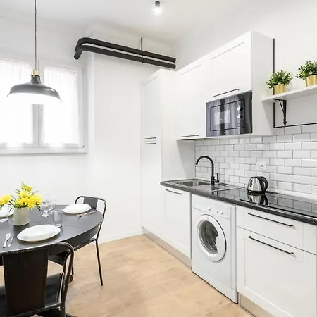 White Flat Ground Floor * Roma